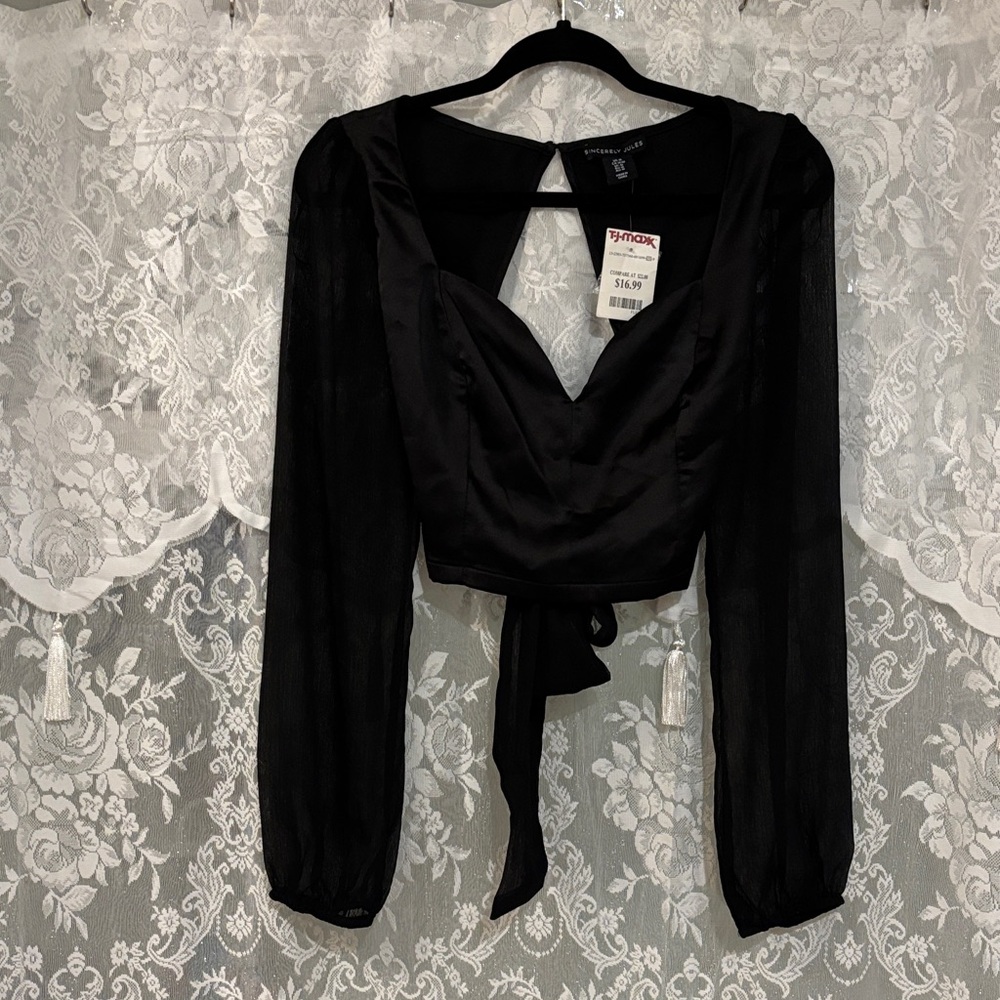 NWT Black Long Sleeve Women's/Junior’s Crop Top